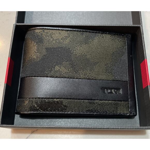 TUMI ALPHA SLG Black Green Camo Double Billfold Wallet NEW in Box Fast Ship - Picture 3 of 8